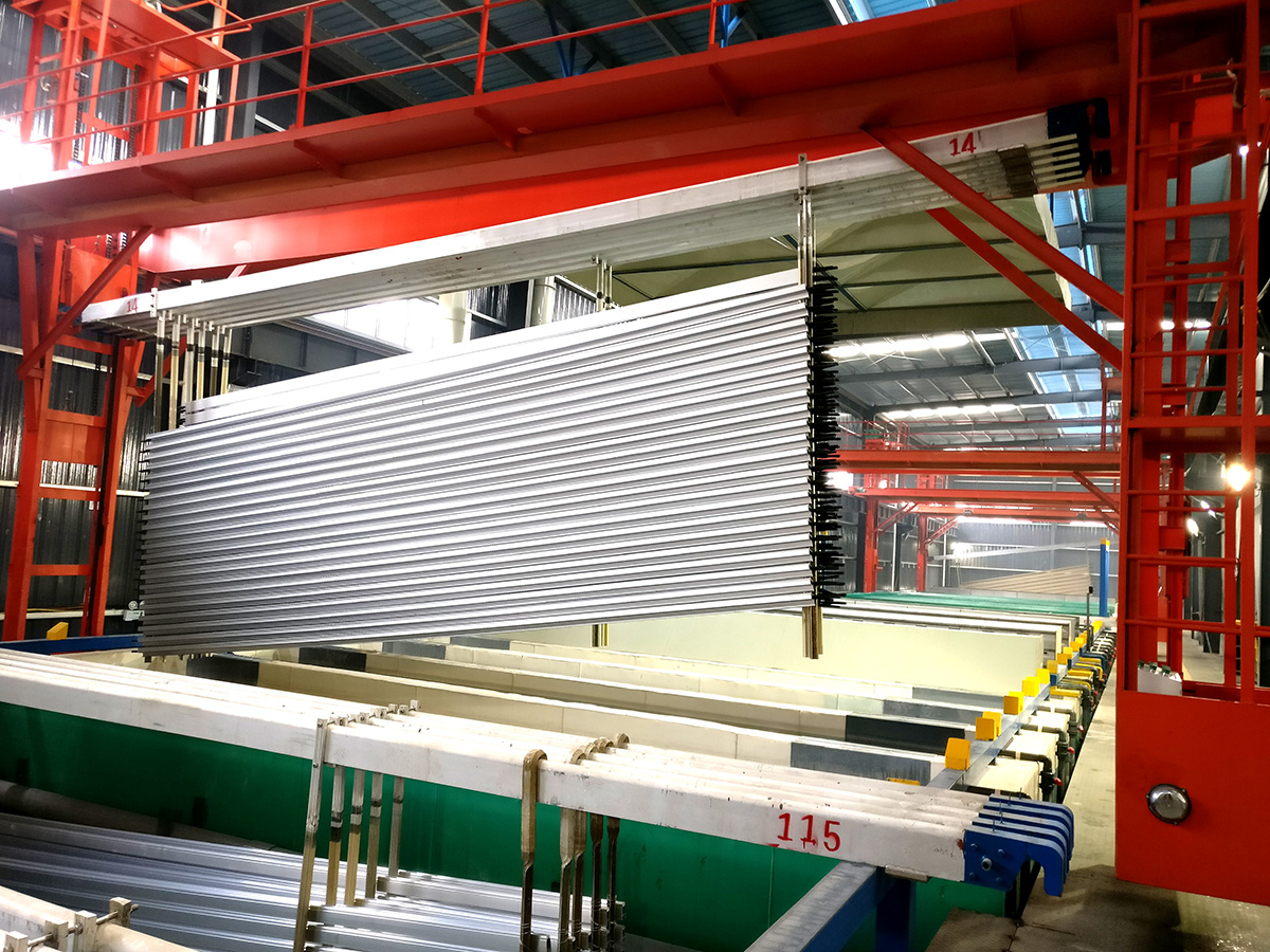 鑫佳盛鋁業(yè)氧化車(chē)間