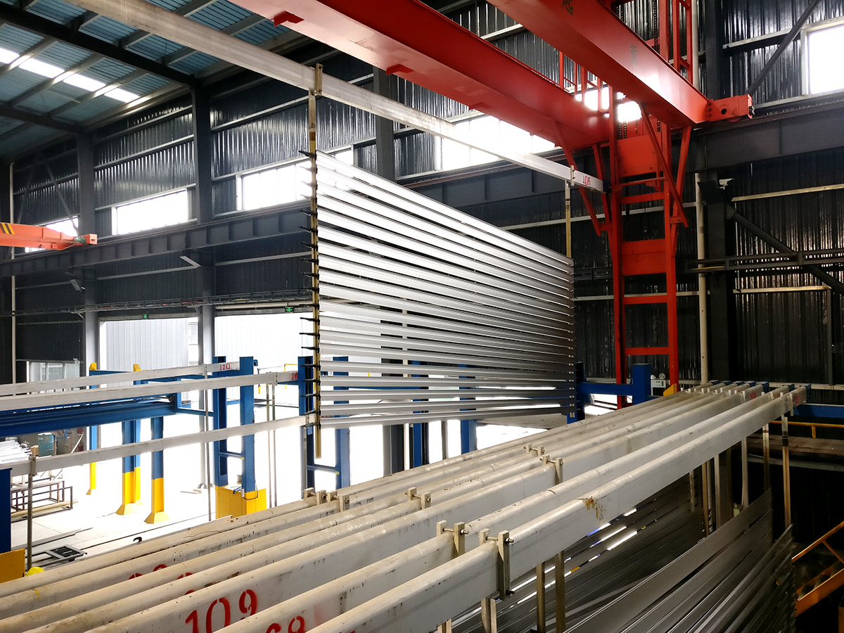 鑫佳盛鋁業(yè)氧化車(chē)間